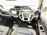 運転席まわりです。 各操作スイッチは使いやすい位置に配置されてます。