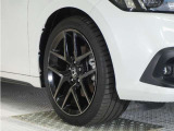 認定中古車では、厳しいHonda認定基準をクリアした厳選されたHonda認定中古車のみ、取り扱っております。「ご購入前の安心」「納車後の信頼」を車両と一緒に提供しております。
