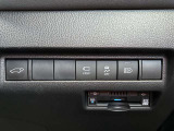 【パワーバックドア】スマートキーや運転席のボタンを押すだけでリアゲートが自動で開閉します!荷物を持っている時や、高い位置にあるバックドアを閉める際に便利な機能です♪