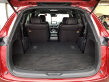 さまざまなシーンで積極的に活用できるラゲッジスペースは、深底のサブトランクを備え確かな収納力を確保しています。