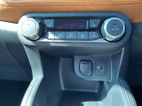フルオートエアコン 温度設定をすれば自宅のエアコンのように車内の温度をコントロール
