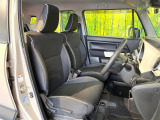 運転席シート廻りは使用感も少なく、良好な状態となっています。前オーナー様が丁寧に使っていたことがよくわかりますね。