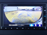 ◆【リアカメラ】が装着されています。リバースに入れるだけで映ります。後方の安全確認や、狭い駐車場での車庫入れ、雨の日や夜間など視界の悪い時に便利です。安全にバックする為には欠かせない装備です。