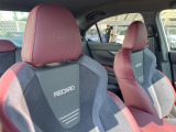 【RECARO製バケットシート】人間工学に基づいた面圧分布によって腰への負担や長時間運転時の疲労発生を軽減☆一目でレカロとわかるスポーティなルックスが特徴です。
