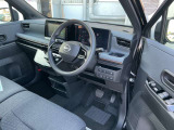 快適に運転できるドライブポジション!運転席シートリフターとシートスライドで、無理のない運転姿勢がとれます。