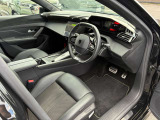 運転席周辺は、プジョー独自の設計思想が生み出した『i-Cockpit』