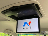 【フリップダウンモニター】大画面モニターで後席でもエンタメをお楽しみいただけます。小さなお子様にも大人気の装備です♪
