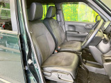 運転席シート廻りは使用感も少なく、良好な状態となっています。前オーナー様が丁寧に使っていたことがよくわかりますね。