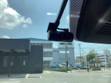 もう無くてはならない、ドライブレコーダーが搭載済みです!あおり運転等の抑制にもなりますし、万が一の時もこれでバッチリ確認できます!