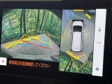 【パノラミックビューモニター】専用のカメラにより、上から見下ろしたような視点で360度クルマの周囲を確認することができます☆死角部分も確認しやすく、狭い場所での切り返しや駐車もスムーズに行えます。