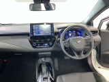運転席周りのレイアウトをご覧ください。ナビゲーションが綺麗に装着されすっきり収まってますね!