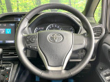 【純正革巻きステアリング】上質な革を使用することで、手にしっかり馴染みとても運転しやすいハンドルです♪