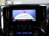 バックガイドモニターで、後方を確認しながら安心して駐車することができます。運転初心者も熟練者も必須の機能ですよ!