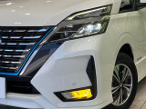 【LEDヘッドライト】悪天候や夜間走行時も良好な視界を確保し安心して運転できる高輝度LEDヘッドライトを装備!点灯速度が早く、消費電力も抑えられています。