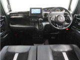 ◆視界広々で非常に運転しやすくロングドライブでも疲れを感じさせないすっきりとまとまったインパネ周りです。