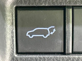 【パワーバックドア】スマートキーや運転席のボタンを押すだけでリアゲートが自動で開閉します!荷物を持っている時や、高い位置にあるバックドアを閉める際に便利な機能です♪