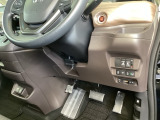 高速で便利なETCがあり、便利なパワースライドドアや、横滑りを防ぐVSAなどのスイッチは、運転席の右側、手の届きやすい位置にあります。