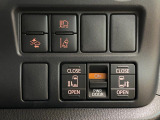 【両側パワースライドドア】スマートキーや運転席のスイッチで後席両側スライドドアの開閉が可能♪電動だから力を入れてドアを開ける必要が無く、小さなお子様でも簡単に開け閉めでき快適です♪