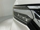 LEDヘッドライトは、点灯の瞬間から最大光量を発揮し、突然暗くなるトンネルなどでの安定感を高めます。