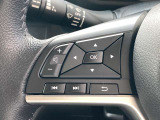 手元でナビの音量調整等が出来るのでナビの操作によるわき見運転を防止することが出来ます。
