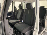 厚みがあって、座り心地のいいシート。運転席も助手席もリラックスしてゆったりと座れます♪