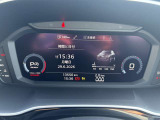 低走行車両入庫!レイアウトはステアリングスイッチで切り替えでき運転に集中しながら必要な情報を瞬時に得ることが可能です。