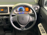 インテリアに合わせたデザインのステアリングは、運転される方のことも考え、運転しやすい形状、大きさです。是非一度、実際に触ってお確かめください。