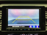 バックでの車庫入れも安心です! リアカメラが付いているバックモニター付のナビを装備しております。操作線もついており距離感も画面から確認できます。