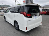 入庫時に走行チェックを行っており、納車前にはディーラーにて点検整備を実施した上で納車させていただきますのでご安心ください。