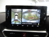 車両を上から見たような映像をナビ画面に表示するパノラミックビューモニターが付いています。