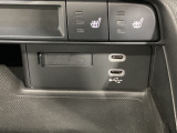 USB端子タイプCを2個付属しております。