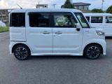 お車の点検の間も退屈がないよう雑誌や新聞、できたての本格的なコーヒーをご用意しております。さらにキッズコーナーもご用意しておりますので、小さなお子様がいても安心♪