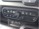 オートエアコンのお車ですので室内の温度をスムーズに調整してくれます♪
