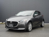 世界統一名称の『MAZDA2』となったコンパクト。「Be a Driver」のスローガンのもと、最適なドライビングポジションを提供できる室内空間と思い通りの走行性能を持った、クラスを超えたお車です!