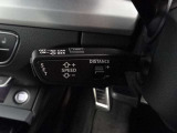 前方車両を感知して一定の車間距離を保ちながら追従走行するアダプティブクルーズCが装備されております。ロングドライブにはぜひ欲しい機能です。