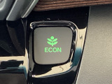 【eコンスイッチ】低燃費運転をサポートするECONモード。スイッチをONすると、エンジンやトランスミッション、A/Cなどを協調制御し、燃費の向上に貢献。エコドライブの効果を高めます。
