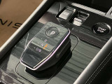 電動パーキングブレーキとオートブレーキホールド機能(信号待ち等でブレーキを踏み続けなくても自動的にブレーキ力がキープされる機能です)