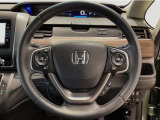 運転にかかわる様々な操作を安全に行えるように視点移動が少なく操作性に配慮されたスイッチ類が凝縮されたコクピットです。