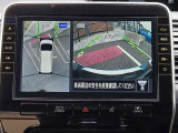 アラウンドビューモニター。上空から見下ろしているような映像で、スムースな駐車をサポートします。