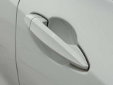 コンフォートアクセス付きでキーを携帯していれば施錠、開錠が可能です。