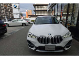 BMWの代名詞の【キドニーグリル】グリルが腎臓のように見えるので【キドニー】と呼ばれるようになりました。一目見ただけでBMWであると認識できる確固たるアイコンとして存在感を放ちます。