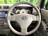 インテリアに合わせたデザインのステアリングは、運転される方のことも考え、運転しやすい形状、大きさです。是非一度、実際に触ってお確かめください。