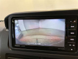 バックギアに入れて頂きますと、この様に後方が映し出されます!最終の確認はご自分の目と耳で必ず行ってください!安全第一で♪
