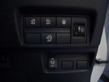 運転席右側には電動スライドドア等の各種スイッチがまとめられています!