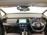 【前方視界】開放的な前方視界!運転がしやすく疲れにくいです♪窓が大きく、見通しがとっても良いおクルマですよ♪