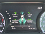 【ブラインドスポットモニター】走行中、ドアミラーの死角になりやすい箇所に後続車が接近するとサイドミラーのレンズに警告を表示!ドライバーに注意喚起をしてくれます。