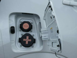 充電ポートリッドを開けると上側が普通充電ポート、下側が急速充電ポートになります。