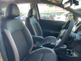 運転席・助手席は、ゆったりと座れるサイズで、長時間の運転でも快適です。