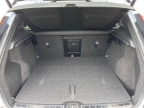 普段のお買い物や通勤、送迎等に十分な荷室スペースを確保しております。セカンドシートを倒すと、大きな荷物の積載も可能です。