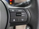 ◆アダプティブクルーズコントロール◆予め設定した車速内でクルマが自動的に加減速。前走車との適切な車間距離を維持しながら追従走行します。【LKAS】車線維持支援システムでステアリング操作を支援。